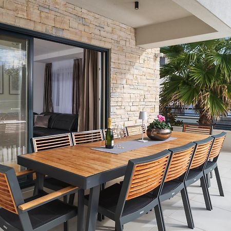 Villa Roca With Heated Pool And Sauna Privlaka  Exterior foto